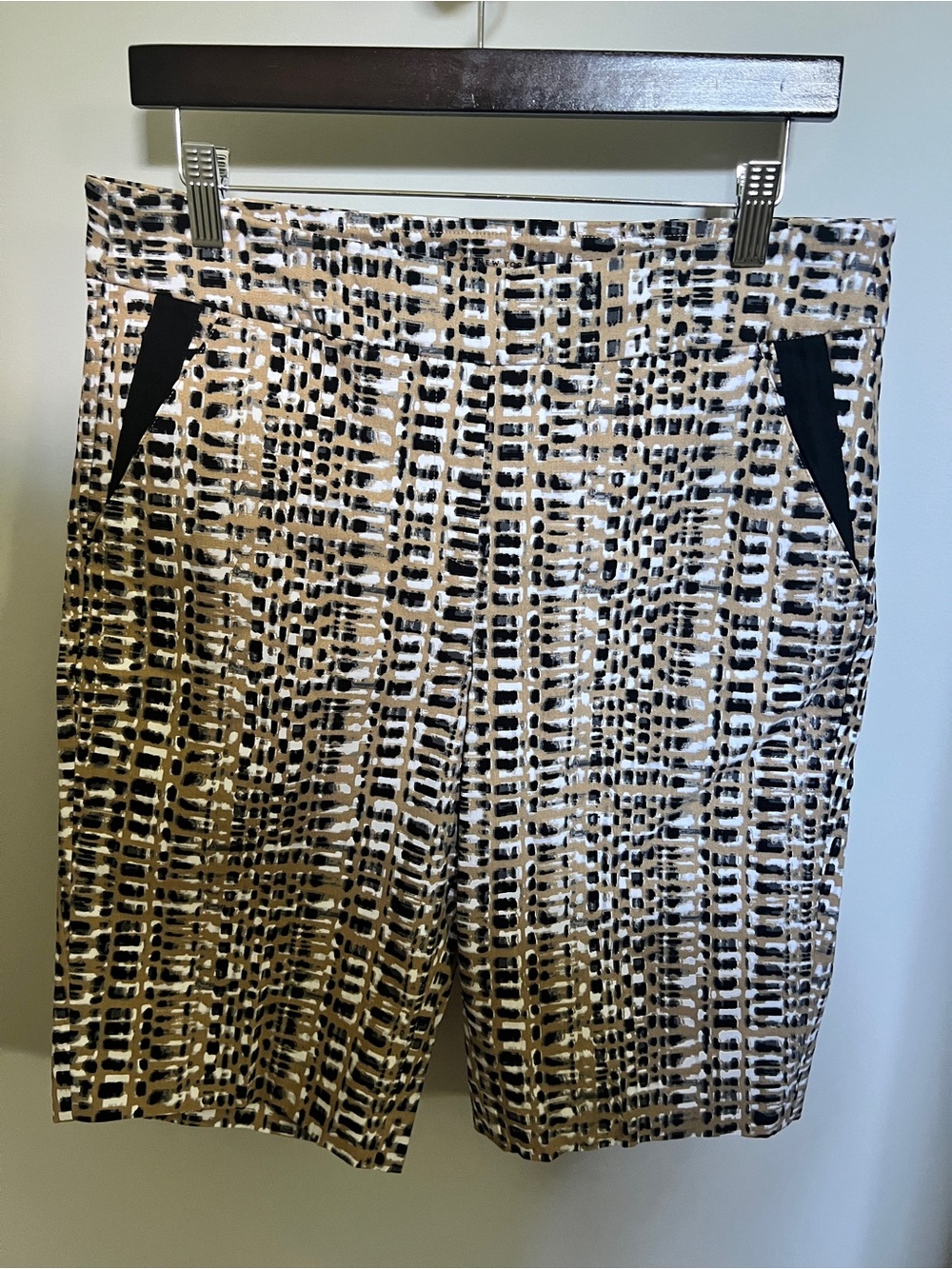 EP NY Golf Knee-Length Shorts in Tan, Black & White Size L